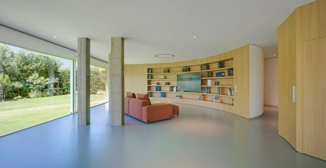 Casa doméstico fluido / Jaime Sepulcre Bernad - Casas, Puerta, Fachada, Escaleras, Sillas