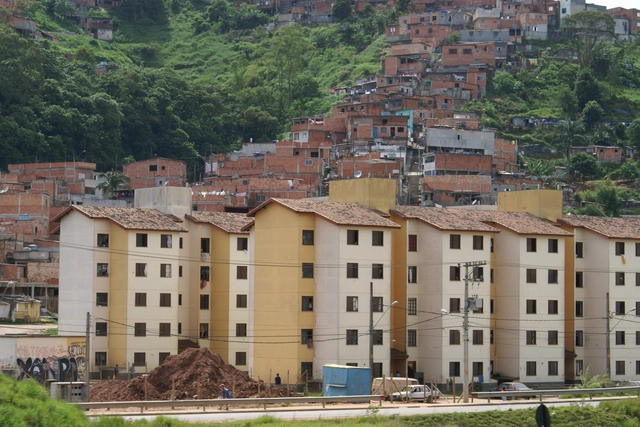Realidades incómodas de la vivienda social en Latinoamérica - Imagen Principal