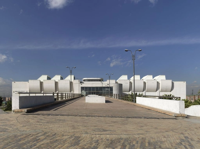 Architecture Classics: Biblioteca El Tintal / Bermúdez Arquitectos  - Library