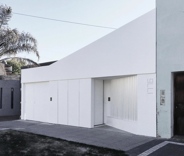Centro de estética / Prisma Arquitectura - Casas
