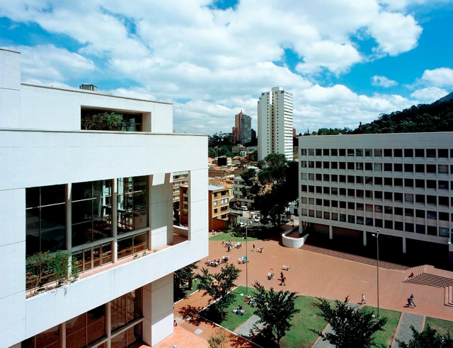 Architecture Classics: Library and Auditorium at Jorge Tadeo Lozano University / Bermúdez Arquitectos - Featured Image
