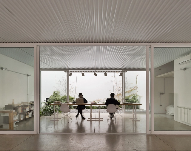 Casa con estudio y taller: viviendas que incorporan espacios para el trabajo en Argentina - Imagen Principal