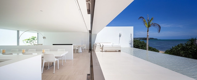 Sea Front Villa / Shinichi Ogawa & Associates - Casas