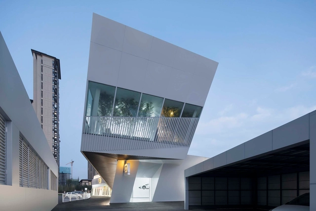 Lamborghini Exhibition Center / PMA - Store, Facade