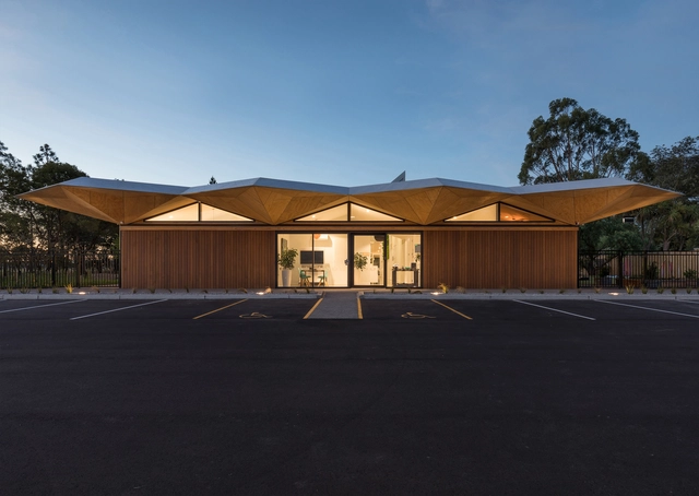 Centro de Aprendizaje Tres Árboles / Collingridge and Smith Architects - Kindergarten