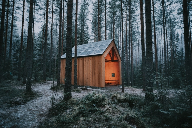 Refugio de la iglesia de piedra / Arkkitehtitoimisto TILASTO - Edificios Públicos
