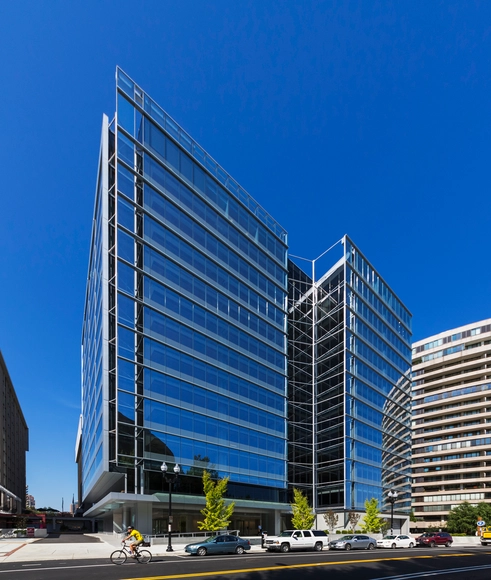 Edificio de oficinas 1400 Crystal Drive / FOX Architects - Edificio De Oficinas