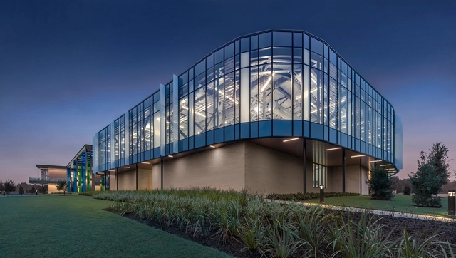 Centro de Recreación y Bienestar de la Universidad de Houston Clear Lake / SmithGroup - Fotografía exterior, Universidad, Fachada, Arco