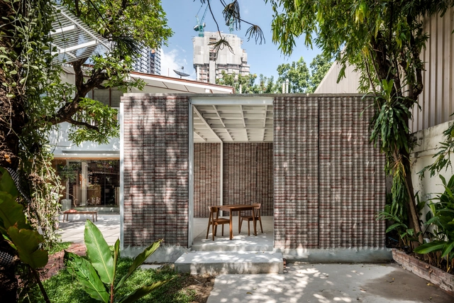 曼谷街头H餐厅，藤条与木材编制的温暖小院 / PHTAA Living Design - 建筑图, 餐厅, 花园