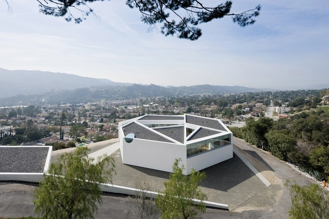 West Coast Modernism: LA's New Class of Single Family Homes - Featured Image