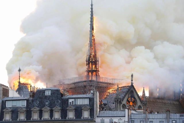 Por que o incêndio da Notre Dame provocou pouca comoção na África - Imagem de Destaque