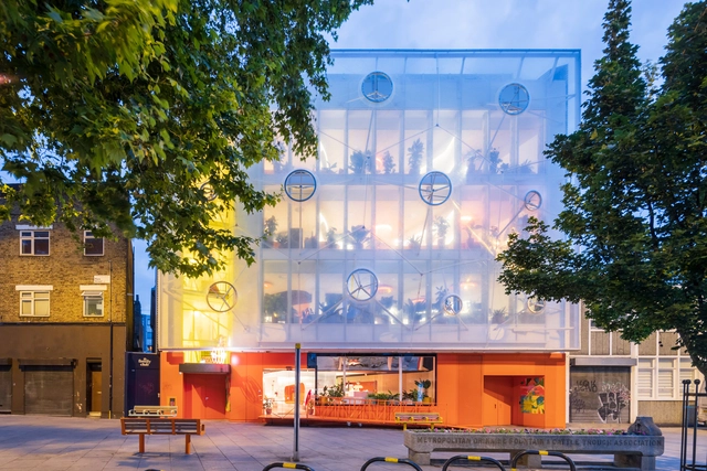 Second Home London Fields / Estudio Cano Lasso - Reconversión, Fachada, Bancas