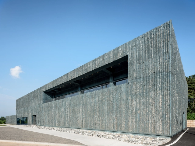 Nefs啤酒厂，蓝色混凝土的突破性尝试 / YKH Associates - 建筑图, 啤酒厂, 表皮