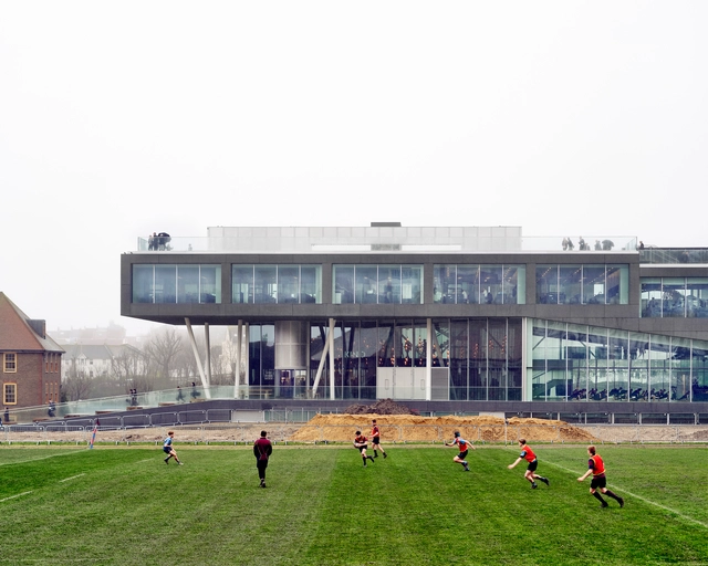 Universidad de Brighton / OMA - Fotografía exterior, Escuela Secundaria, Fachada