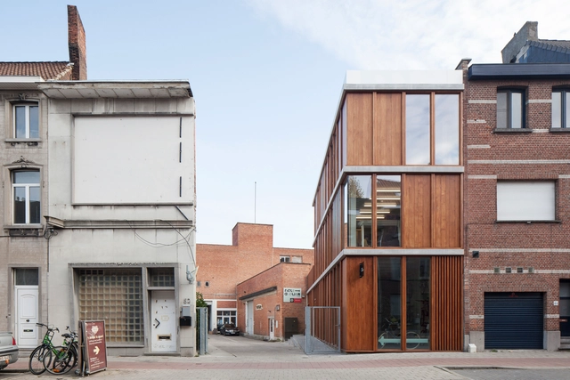 ‘t Atelier / dmvA - Fotografia de Exterior, Ateliê, Fachada, Porta