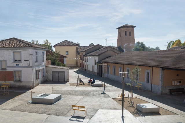 Nueva plaza del Ayuntamiento en Mansilla Mayor / Ocamica Tudanca arquitectos - Fotografía exterior, Otras Estructuras, Patio interior, Fachada, Puerta