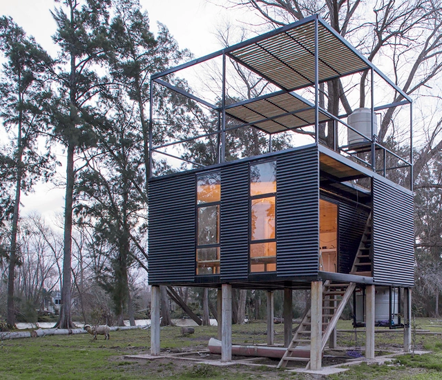 Casas de metal en Argentina: 10 proyectos con revestimiento exterior de chapa  - Imagen Principal