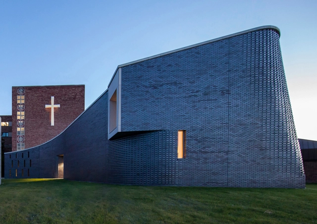 Capilla St. Mary / PLY+ - Fotografía exterior, Capilla, Fachada