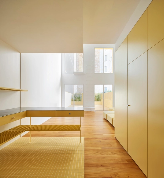 Duplex en Sant Gervasi / ARQUITECTURA-G - Fotografía interior, Apartamentos, Fachada, Puerta, Camas
