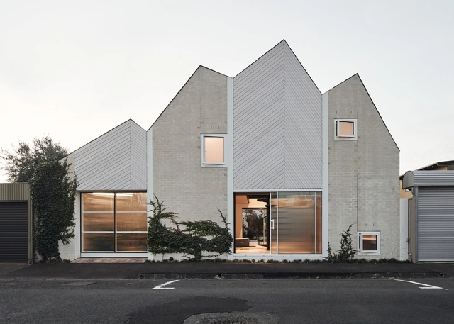 ‘山峦’起伏，RaeRae 之家 / Austin Maynard Architects - 建筑图, 独立住宅, 表皮