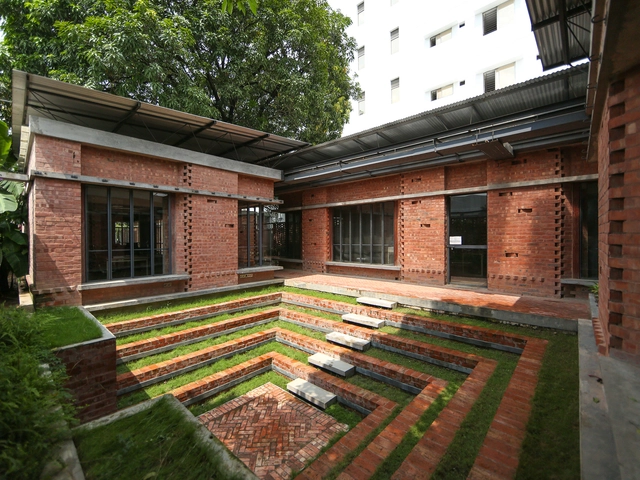 Edifício Comercial Teach for Bangladesh / Studio Dhaka - Fotografia de Exterior, Arquitetura De Escritórios, Jardim, Fachada, Escada