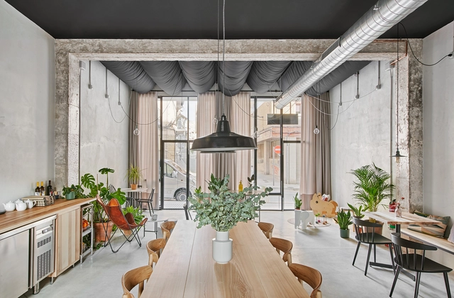 Roquet Café / NUA Arquitectures - Interiores De Cafeterías, Cocina, Fachada, Fijación Vigas, Balcón, Mesas, Sillas