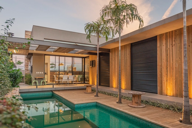 Manacas House / Juliana Stefanelli Arquitetura & Design - Exterior Photography, Houses, Courtyard