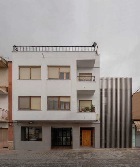 Restaurante Mesón El Álamo / v·om architecture & design - Fotografía exterior, Ampliación, Fachada, Puerta, Balcón