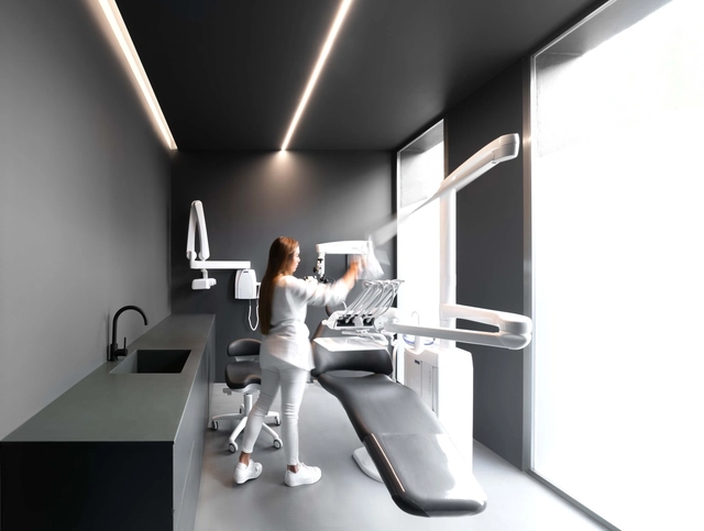 Clínica dental / Fran Silvestre Arquitectos - Fotografía interior, Clínica Dental, Cocina, Mesas, Sillas