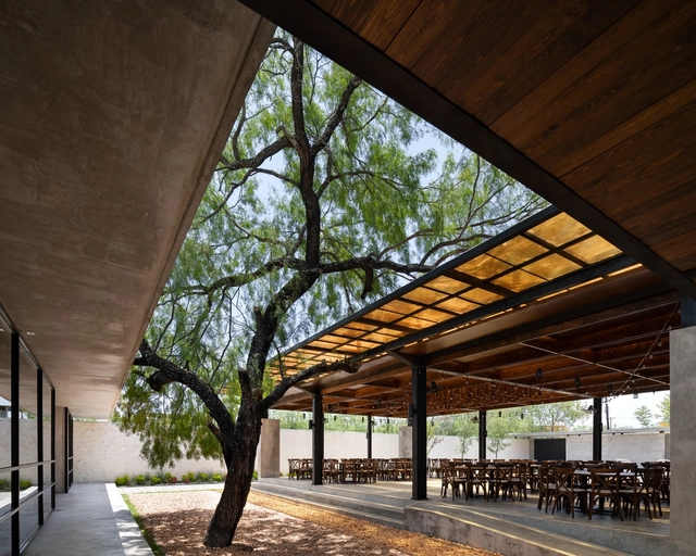 Quinta Everest / Deruiz Arquitectos - Fotografía interior, Otras Estructuras, Fijación Vigas, Fachada, Arco, Bancas