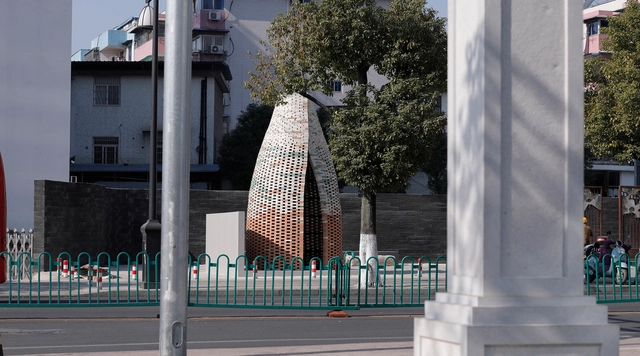 街角的窑变现场“天青” Celeste / 营造实践工作室 - 建筑图, 展陈装置, 柱, 围栏