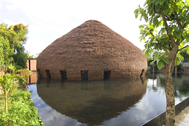 A simplicidade e conforto das coberturas de palha em 13 restaurantes vietnamitas - Imagem de Destaque