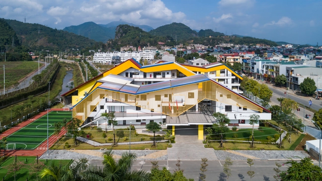 Jardim de Infância e Escola Primária Da Hop / 1+1>2 Architects - Fotografia de Exterior, Escolas, Fachada