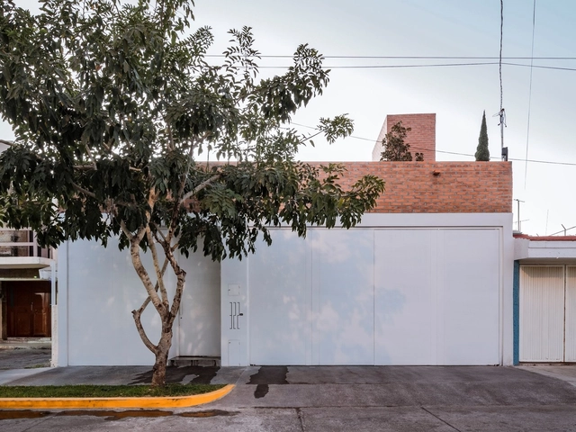Casa VA / BAC Barrio Arquitectura Ciudad - Fotografía exterior, Casas, Fachada, Puerta