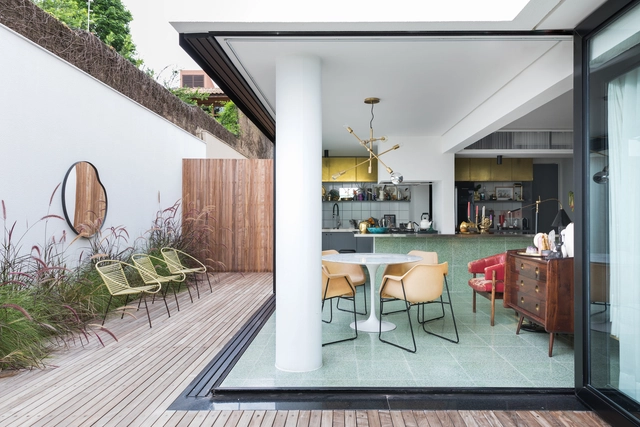Residência Londrina / Todos Arquitetura - Fotografia de Interiores, Remodelação, Cozinha, Porta, Fachada, Mesa, Cadeira, Bancada