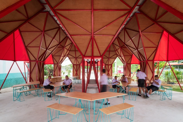 Pylonesque: A Water Harvesting Structure / INDA Students of Chulalongkorn University + PAREID - Interior Photography, Temporary Installations, Table, Chair