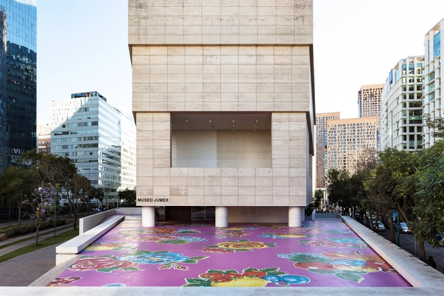 Mariposa B1-09: la obra de Michael Lin que transforma la plaza del Museo Jumex en la Ciudad de México - Imagen Principal