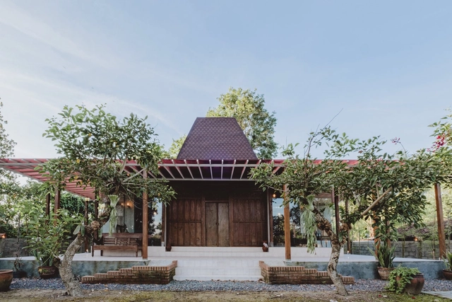Casa Joglo Ngebo / Umran Studio - Fotografía exterior, Casas, Jardín, Puerta
