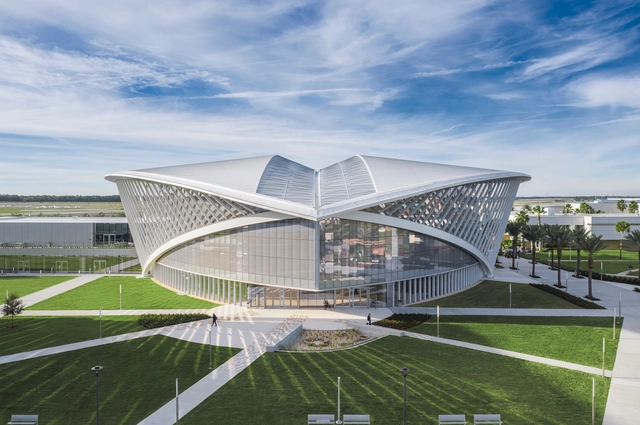 安柏瑞德航空大学学生会，向天空展翅的“白色大鸟” / ikon.5 architects - 建筑图, 大学, 表皮