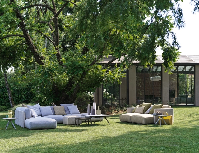 Tips for Choosing Comfortable and Enduring Exterior Furniture - Featured Image