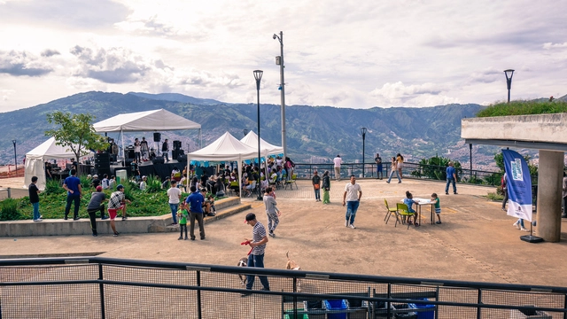 Arquitectura sin arquitectura: ¿Qué pasó con los programas del Parque Biblioteca España en Medellín? - Imagen Principal