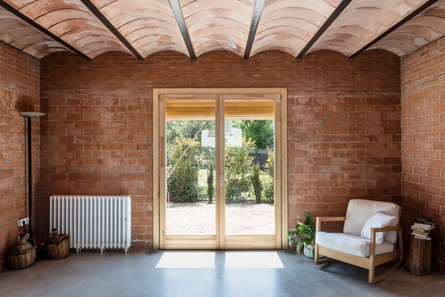 Brick Houses in Spain: Modern Masonry Design for Home Interiors and Exteriors  - Featured Image