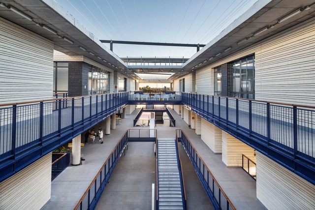 Campus de la Universidad Loyola / luis vidal + arquitectos - Fotografía exterior, Universidad, Barandas
