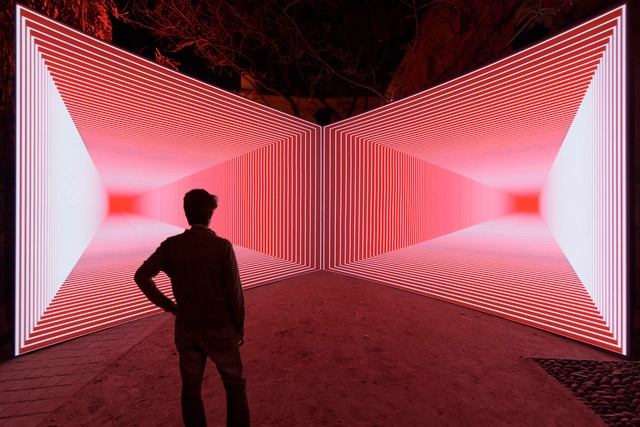 12 instalaciones de arte que exploran los límites entre la luz y el espacio - Imagen Principal