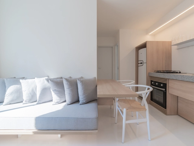 Apartamento Frei 601 / Felipe SS Rodrigues - Fotografia de Interiores, Edifício De Apartamentos, Cozinha, Bancada, Mesa, Cadeira