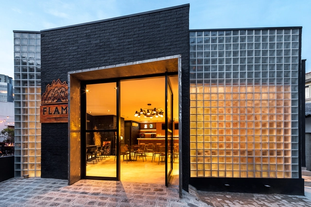 Flame Casual Bar / Giuliano Marchiorato Arquitetos - Fotografia de Exterior, Bar, Porta, Fachada, Cadeira