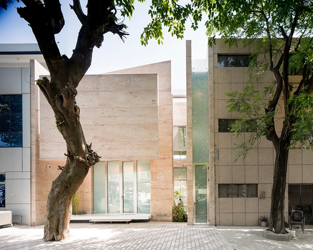 543号办公室，花岗岩内部庭院 / Charged Voids - 建筑图, 办公建筑