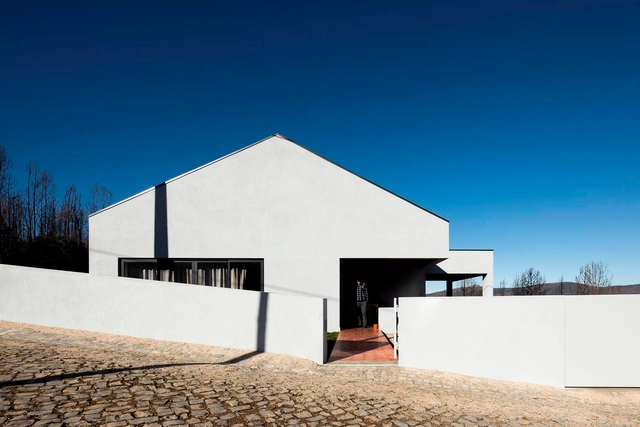 Casa de Isilda e Aires Henriques / ateliermob - Fotografia de Exterior, Casas, Fachada, Porta