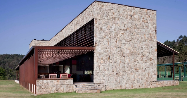 Sede do Clube de Caça e Tiro de São Paulo / Lucia Manzano Arquitetura + Paisagismo - Fotografia de Exterior, Hospitalidade E Entretenimento , Fachada