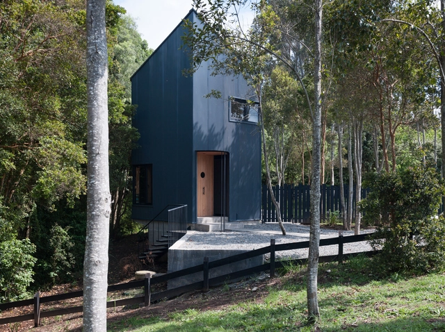 Casa Komorebi  / DRAA - Fotografía exterior, Casas, Fachada, Puerta, Bosque
